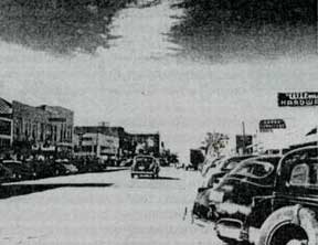 Улица Саус-Пенн в 1947 году. Справа - вывеска магазина Дэна Уилмота